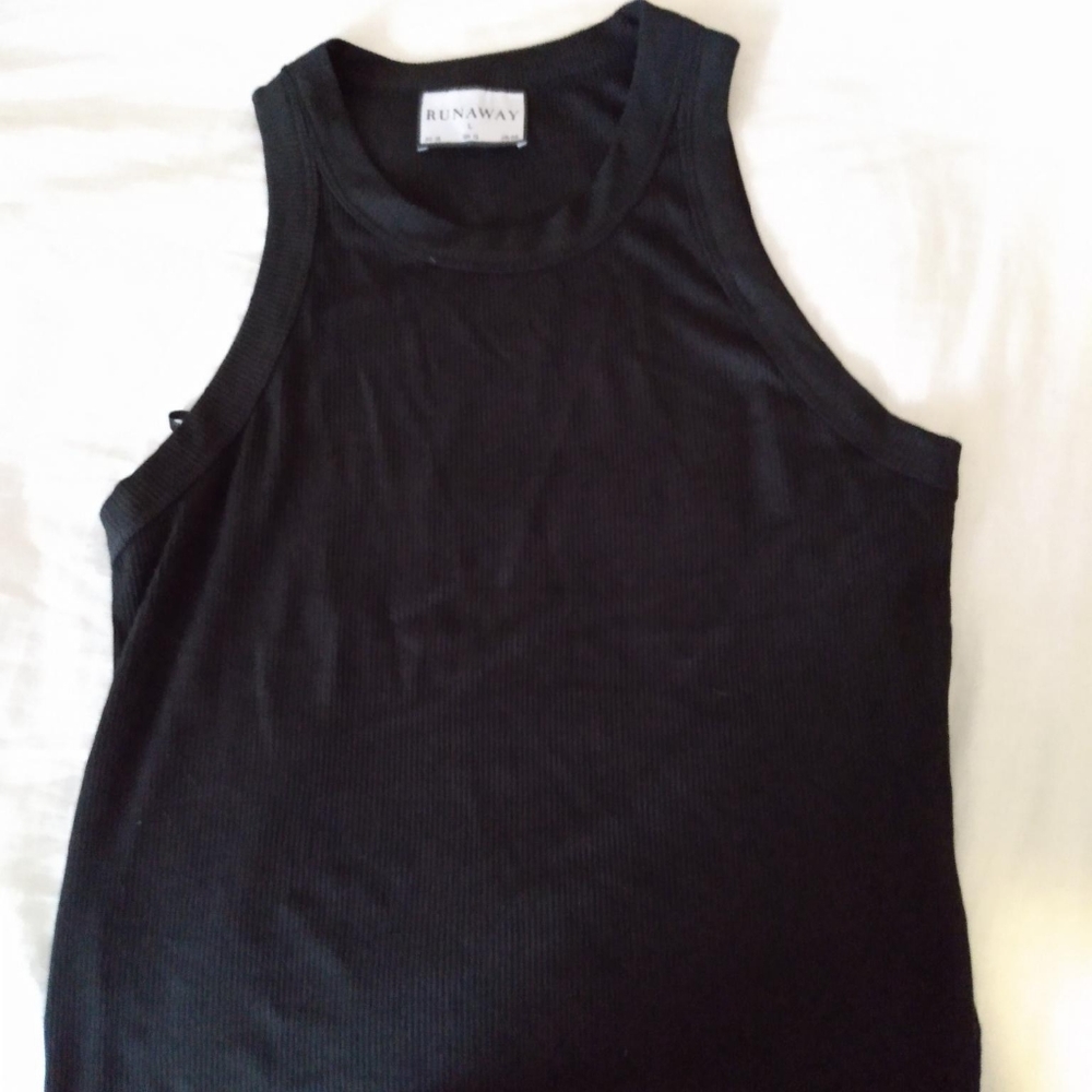 Black crop tank top